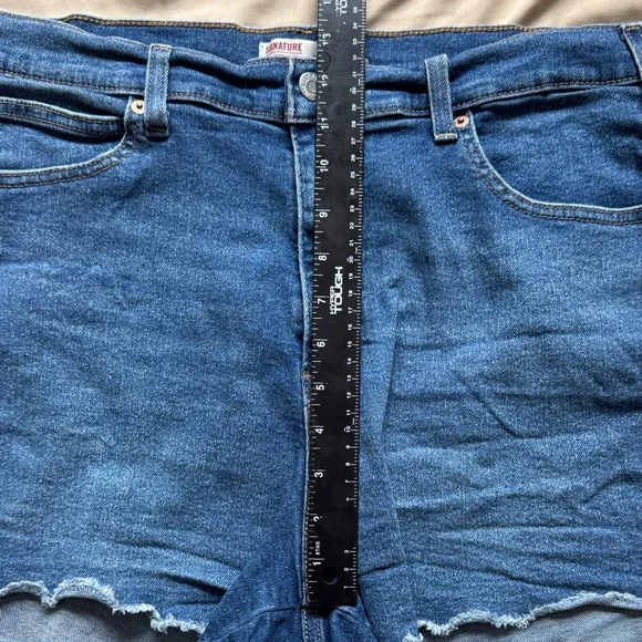 Women’s Levi’s Heritage High Rise Shorts with Frayed Hem Size 18 34 - Picture 4 of 8